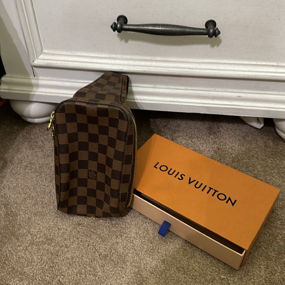 AUTHENTIC Louis Vuitton. Very good condition. - Picture 2 of 5